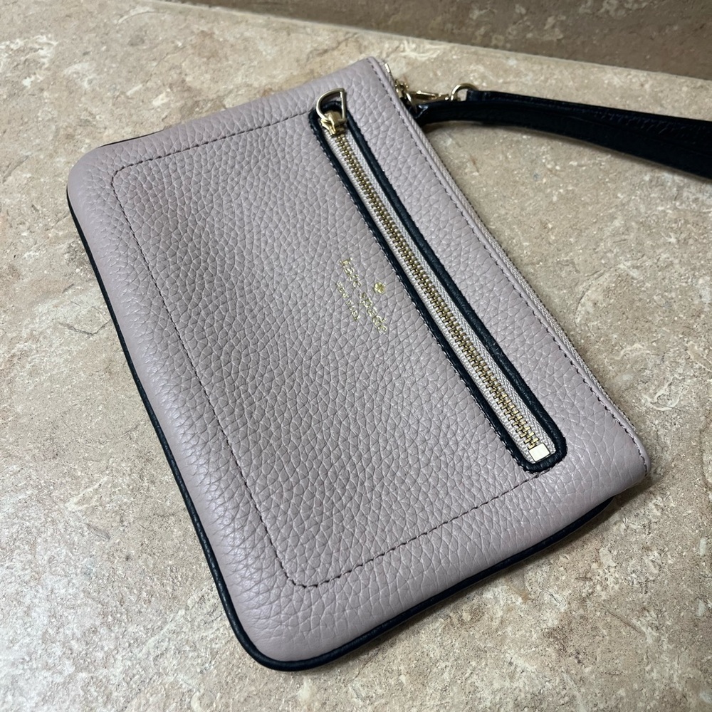Kate Spade Pebbled Wristlet/Wallet Tinie Chester Street Almond/Black